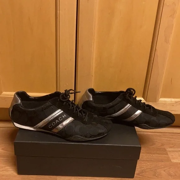 Coach signature Jamie black suede & silver sneakers. Size 8. - Picture 4 of 5